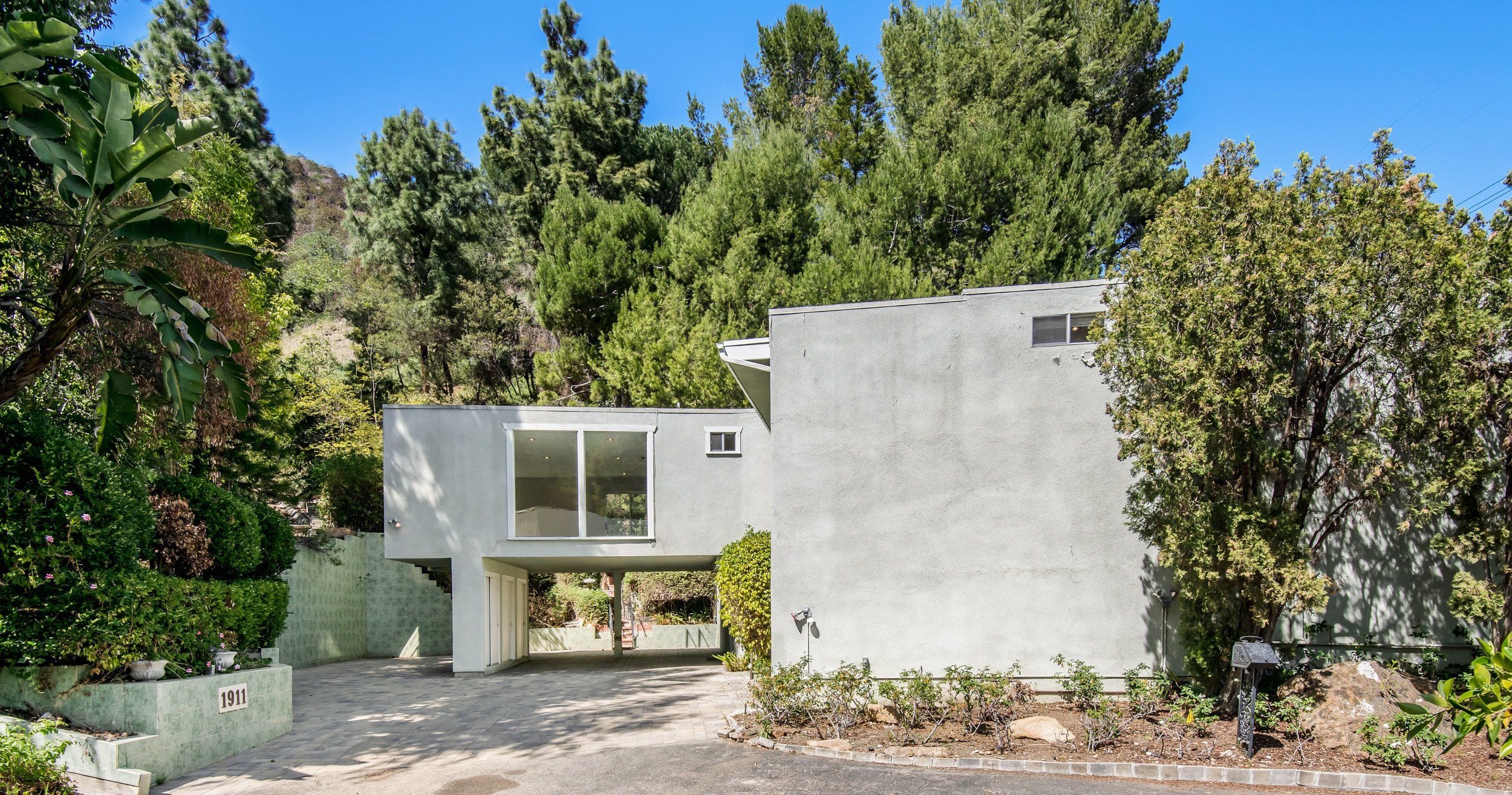 1911 N Beverly Dr